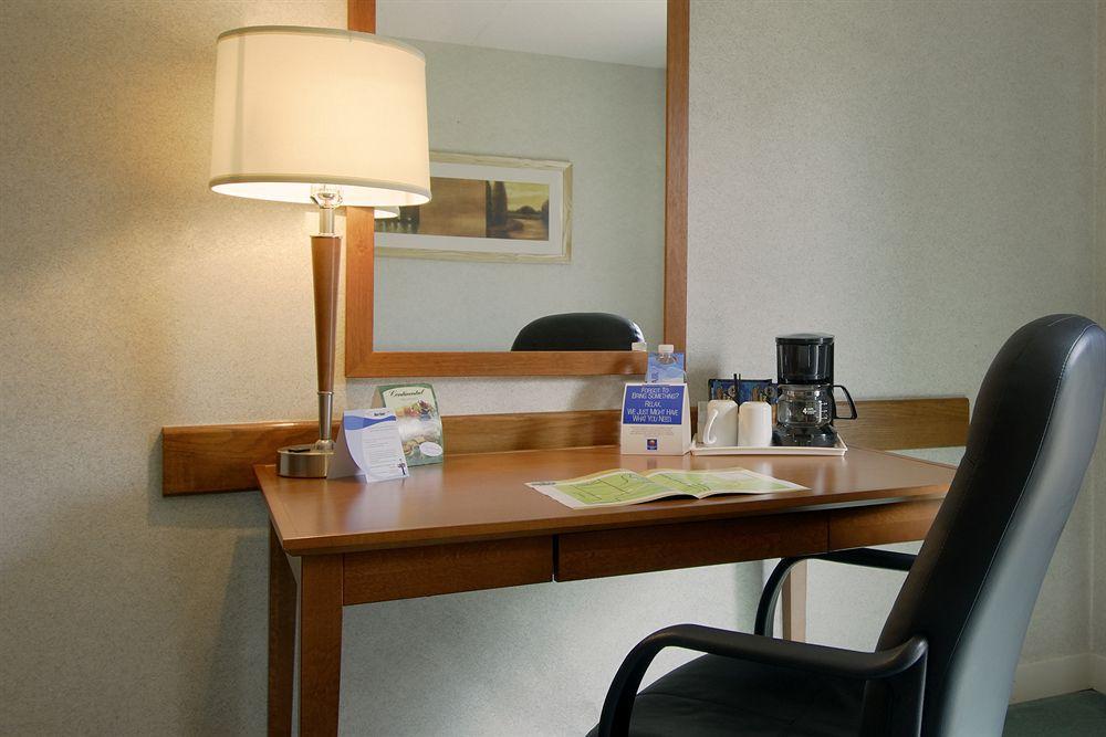 Comfort Inn Пікерінг Екстер'єр фото