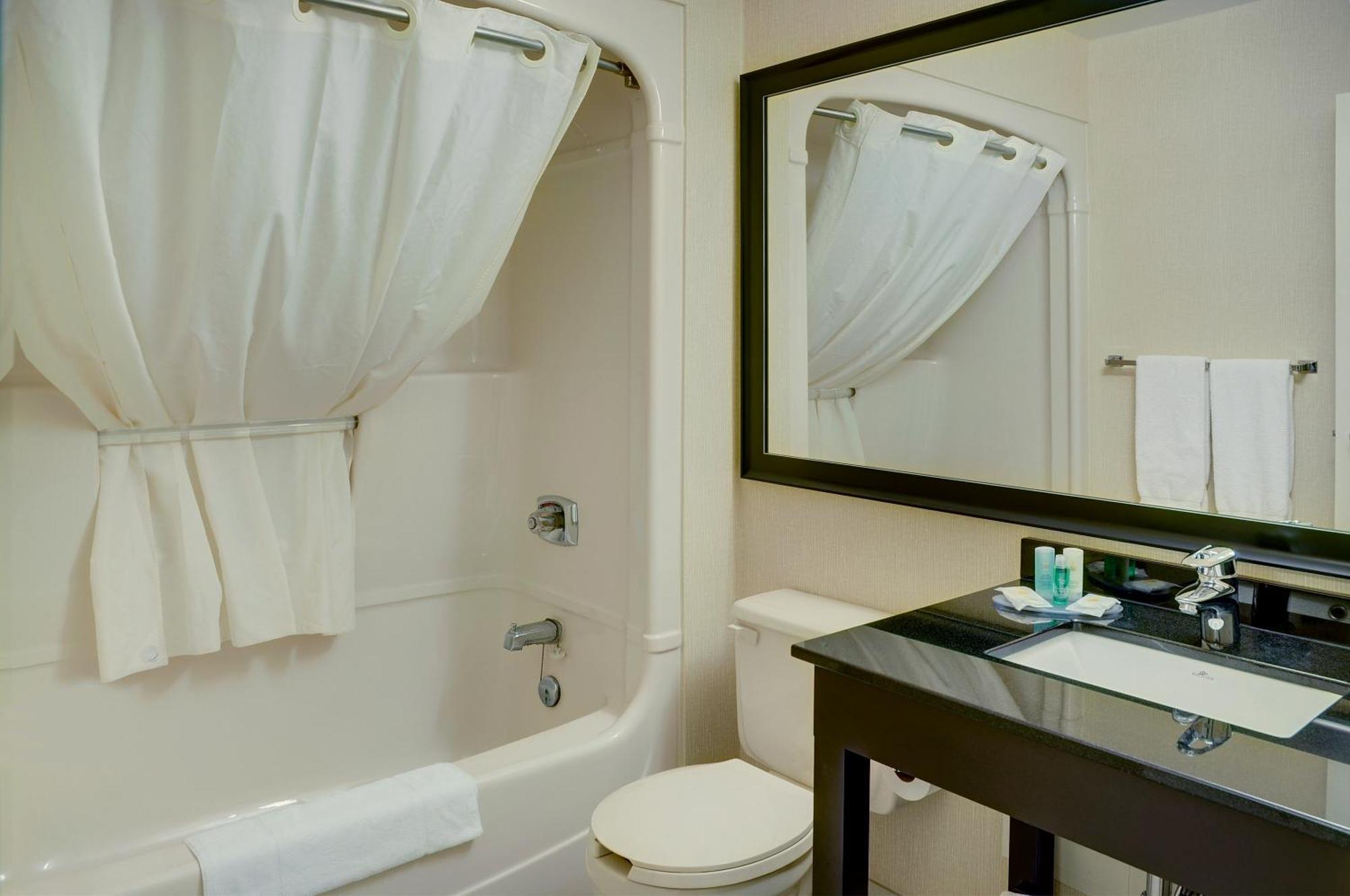 Comfort Inn Пікерінг Екстер'єр фото