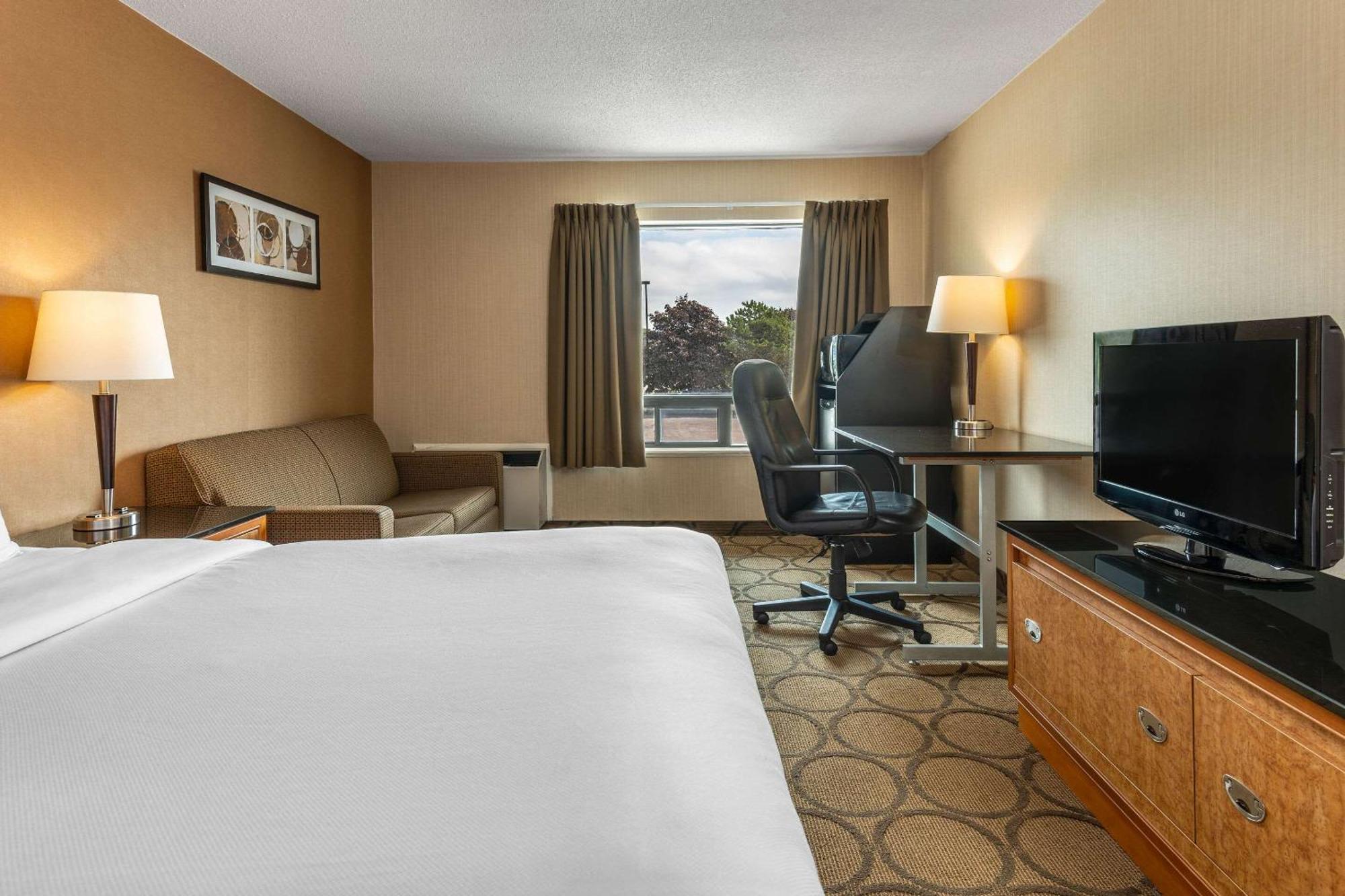 Comfort Inn Пікерінг Екстер'єр фото