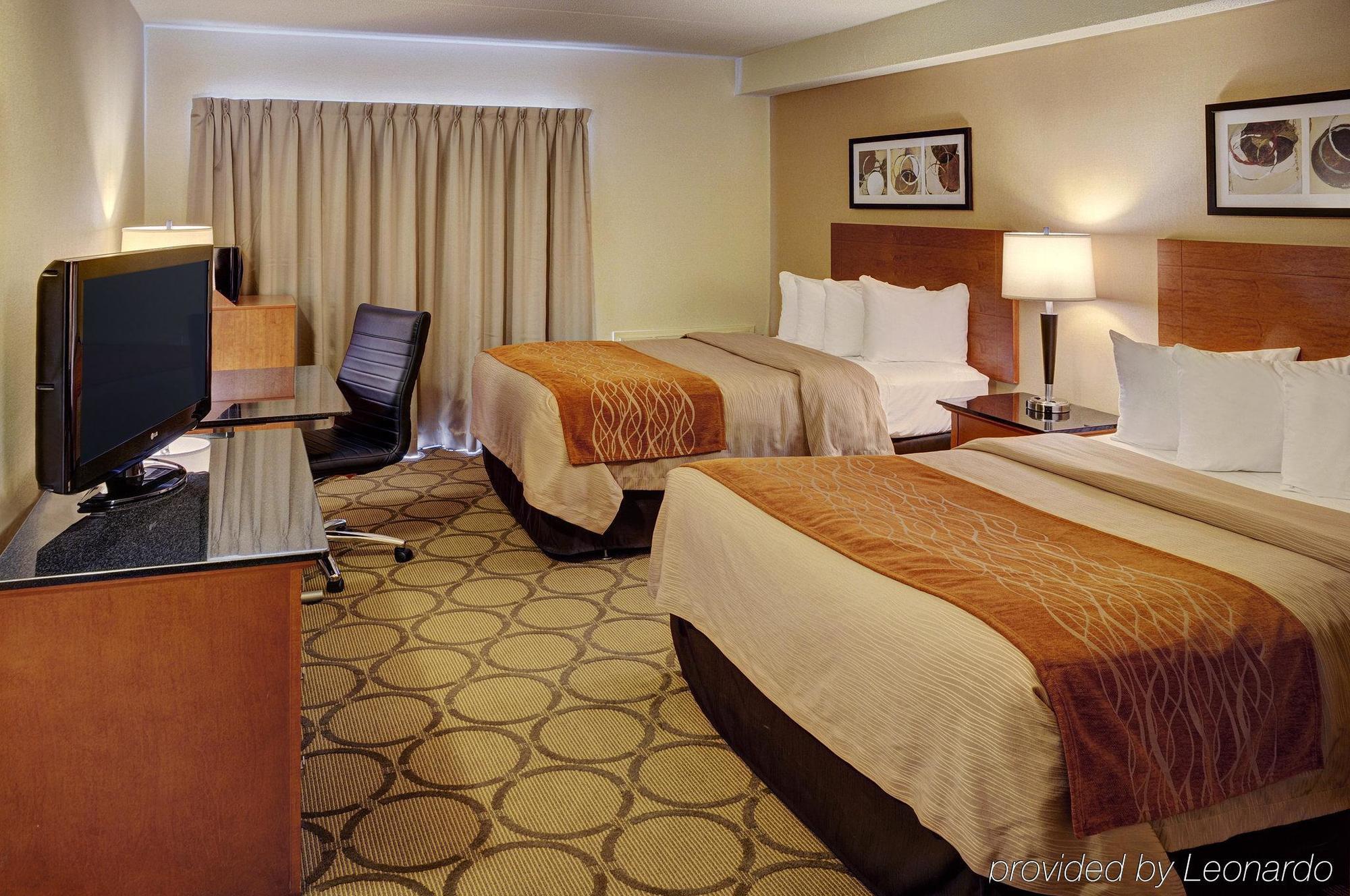 Comfort Inn Пікерінг Екстер'єр фото