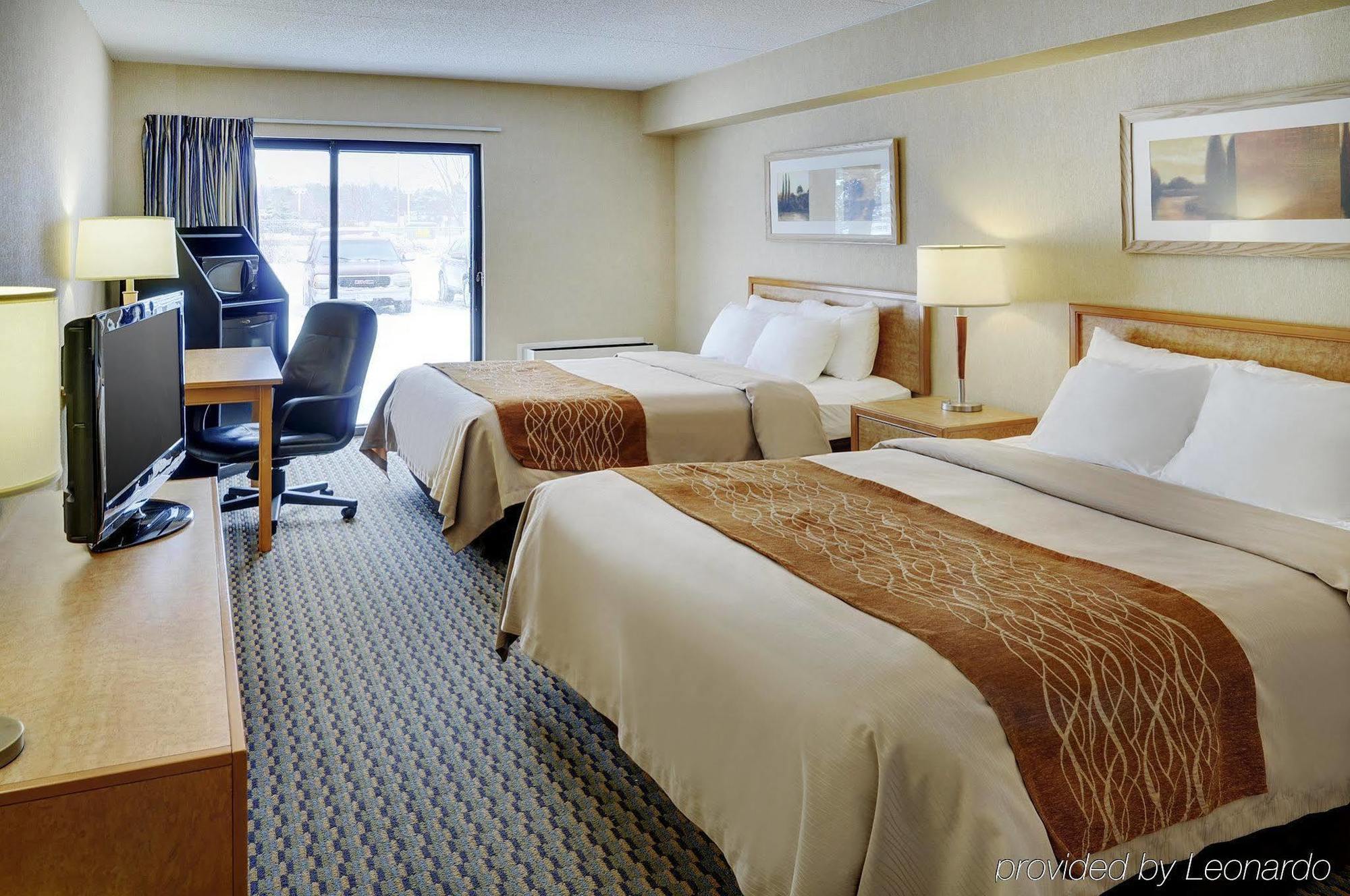 Comfort Inn Пікерінг Екстер'єр фото