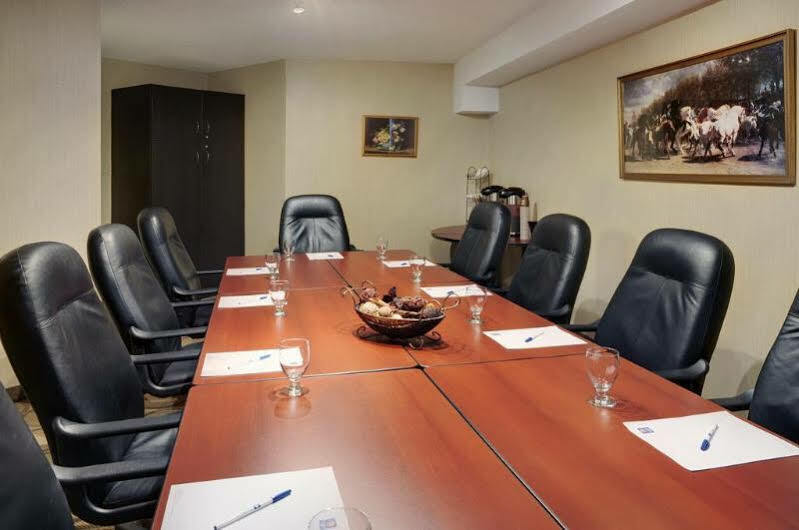Comfort Inn Пікерінг Екстер'єр фото