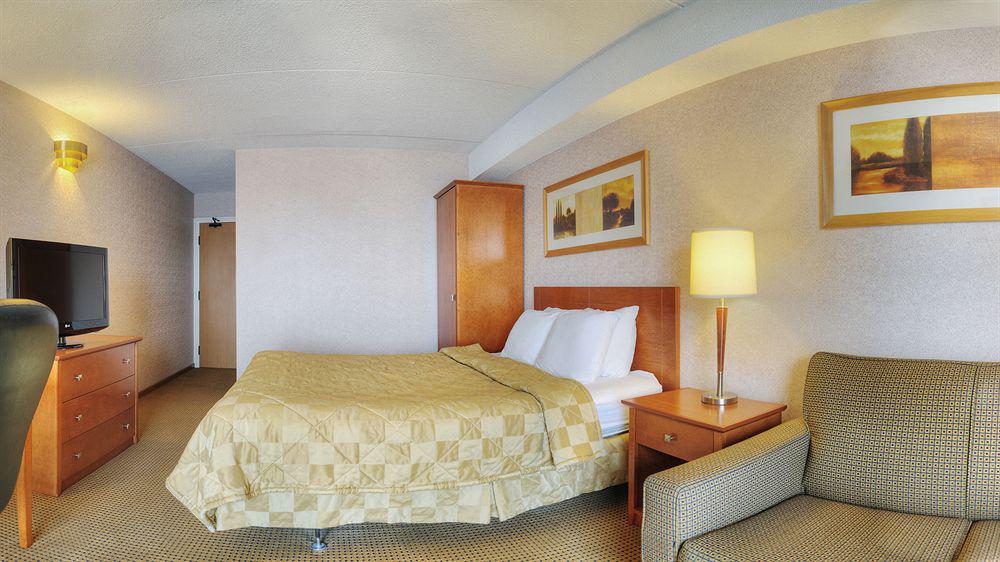 Comfort Inn Пікерінг Екстер'єр фото